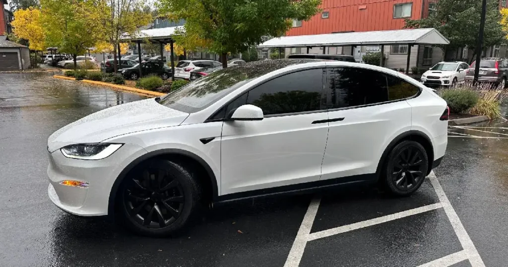How Window Tinting in Auckland Enhances Car Privacy and Security?